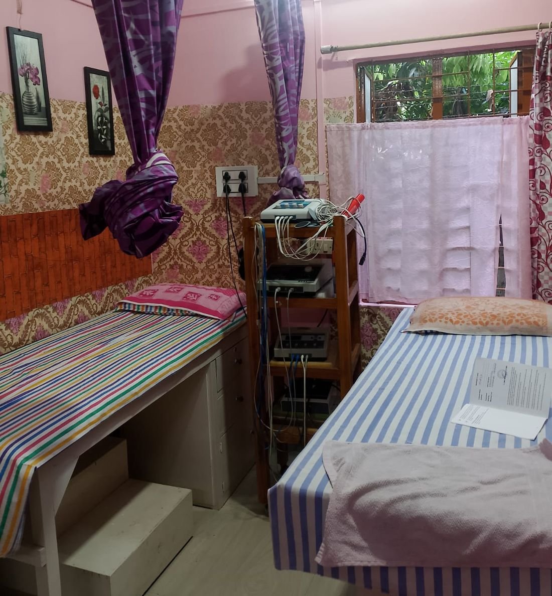 Treatment cubicles with privacy curtains